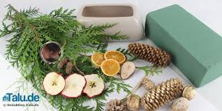 Schöne adventsgestecke zur weihnachtszeit selber basteln: Adventsgestecke Selber Basteln 4 Ideen Und Bastelanleitungen Talu De