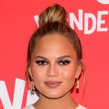 Chrissy teigen has pink hair (and it's not a wig)
