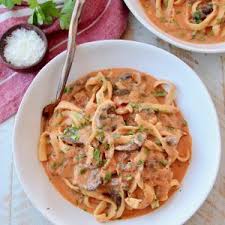 Pasta Alla Boscaiola Aka Woodman S Pasta Is A Classic Tuscan Italian Sauce Made With Smoky Bacon Earthy Mushroom In 2020 Tagliatelle Recipe Tasty Pasta Pork Pasta
