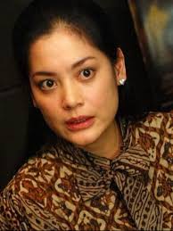 Belum diketahui kenapa lulu tobing menggugat cerai yang jelas sidang perceraian telah berjalan dua kali yakni pada 25 mei 2021 dan 8 juni 2021. Cerai Lulu Tobing Warisi Apa Dari Keluarga Cendana News Entertainment Fimela Com