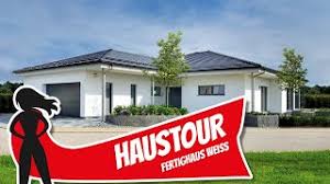 Bungalow modern grundriss mit doppelgarage. Haustour Moderner Bungalow Fur Barrierefreies Wohnen Von Fertighaus Weiss Hausbau Helden Youtube