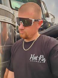 How's that for a 1979 Pete? Oldie but damn she fine #oldschoolcool  #peterbilt359 #antiquetruck #aths #trucking #trucks #semitrucks #bigrigs  #largecars