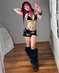 OnlyFans @mtndwr - Profile, photos & links - Babepedia