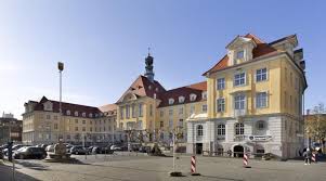 Nachdem die jüdische familie elsbach 1938 ihre anteile an dem unternehmen verkaufen musste, wurde das gebäude bis anfang der 1960er jahre von der bekleidungsfirma ahlers. Elsbach Haus Herford Herford Architektur Baukunst Nrw