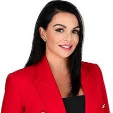 Lee Rocha's Instagram, Twitter & Facebook