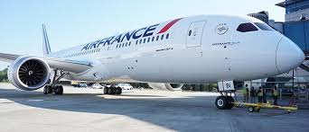 The interior features 30 lie flat business class seats, 21 premium economy seats, and 225 standard economy seats. Air France Et Ses Deux Nouveaux Boeing 787 Air France Corporate