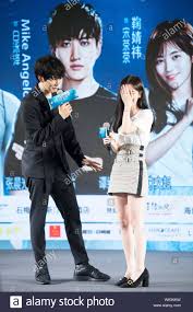 Best international star winner (2019 diafa) mike angelo (pirat nitipaisalkul) is a thai actor,. Thailandische Schauspieler Und Sanger Mike D Angelo Von Thai Pop Duo Golf Mike Besucht Eine Pressekonferenz Fur Neue Tv Serie Mr Schwimmer In Peking China 5 Septe Stockfotografie Alamy