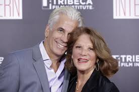 Lavin served as head coach of two storied college basketball programs. Linda Lavin News Photos Wiki Upi Com
