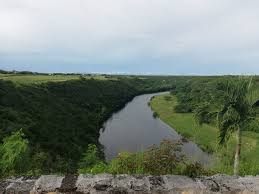 Temperatura atinge 33 ° c, dar este relativ normală datorită brizurilor constante. Insula Catalina Republica Dominicana Beaching Travel