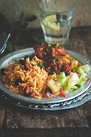 Ayam merah, 1/2 kilo, 5 ulas bawang putih (bahan kisar), 5 ulas bawang merah (bahan kisar), 4 cili merah (bahan kisar), assam jawa, serai, 2 sudu besar cili boh, ramuan nasi tomato, 2 cawan beras, 2 1/2 cawan air, 2 keping daun pandan, mentega, 2 sudu besar cili sauce, gula. Melley Mey S Kitchen Resipi Nasi Tomato Ayam Masak Merah Acar Timun Mentah