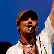 Seine musik akzeptiert die schwäche und ohnmacht des zuhörers, der die strapazen des lebens müde ist. Manu Chao Tickets Oeticket Com