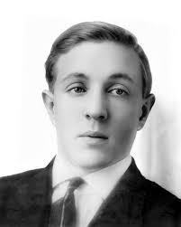 Roy Mckee's Instagram, Twitter & Facebook