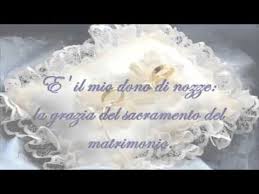 Il dono più prezioso è il ricordo della tua voce, quando all'altare mi dicesti con. Frasi 50 Anni Di Matrimonio Ecco Le Piu Belle Da Dedicare Per Le Nozze D Oro A Tutto Donna