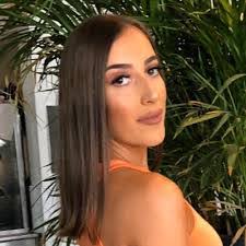 Ash Ramos's Instagram, Twitter & Facebook