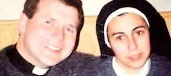 Sacerdote y monja renuncian a la iglesia católica para dedicarse a formar  una familia 🫶👇