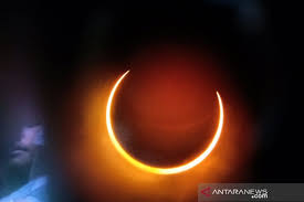 Gerhana matahari parsial akan terjadi lagi pada 13 juli 2018 dan paling terlihat di atas lautan antara australia dan antartika. Gerhana Matahari Cincin Parsial Di Langit Kota Pontianak