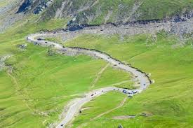 Motorradtouren in rumänien mit einheimischen guide. Transalpina Bergstrasse In Rumanien Sommer Europa Stock Photo 166767576