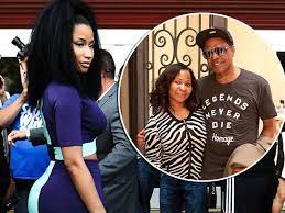 The nassau county police department confirmed with insider that robert maraj died on saturday, february 13. Nicki Minaj S Reveals Her Crack Addict Father Set Fire To Their Home With Her Mum Inside Mirror Online