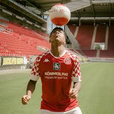 O manto alternativo da equipe tem a cor dourada como predominante em referência ao nome aurea monguita ► compre camisas de times alemães na futfanatics. Mainz 05 2020 21 Kappa Home Kit 20 21 Kits Football Shirt Blog