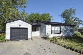 Charming 2 bedroom 1 bath home with full basement, fenced backyard, shed and detached one car garage has good bones but needs improvements. 73 Wonder Lake Homes For Sale Wonder Lake Il Real Estate Movoto