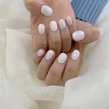 シンプルなお爪は絶妙な色味が鍵 凝ったデザインなしでも魅せられるnail catalogの画像 mery メリー mery メリー ネイル 爪 韓国のネイル