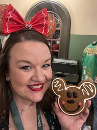 How do you travel to other peoples places for free? ☺️