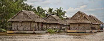 mekong floating houses vietnam it shows some floating houses near my tho in the mekong delta we took a boat and had a won floating house delta house floating