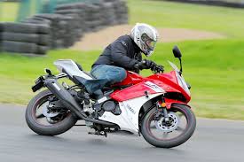 Check out the high resolution pictures of yamaha bike from all angles. Yamaha Yzf R15 Review Motorbike Writer