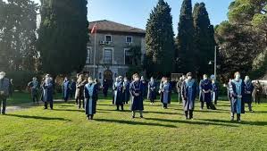 İddialara göre haftalardır her fırsatta dile getirilen bu rahatsızlık sonunda karşılık buldu ve bu nedenle prof. V5xtn3v0xe8tmm