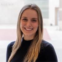 Amanda Hennemann's Instagram, Twitter & Facebook