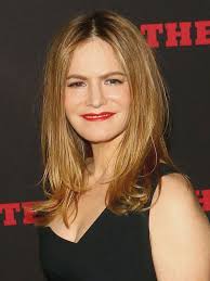 Jennifer Jason Leigh