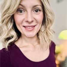 Danielle Farrow's Instagram, Twitter & Facebook