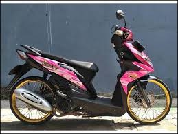 Hallo guys sesuai dgn apa yg gw janjiin kemari di video ini gw mau modifikasi honda beat fi gw pake velg ring 12 scoopy new merk vrossi dan untuk pemasangann. 14 Ide Beat Di 2021 Lowrider Honda Yacht Design