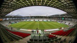 Adresse & öffnungszeiten fc wacker innsbruck, stadionstraße 1b (innsbruck) auf nochoffen.de finden! Innsbruck Zweitliga Spiel Wegen Feuer Unterbrochen Fans Stecken Dach Des Tivoli Stadions In Brand Eurosport