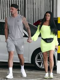 We did not find results for: Katie Price 42 Setzt Auf Eine Gemutliche Display Mit Freund Carl Woods 31 Beim Ausflug Aktuelle Boulevard Nachrichten Und Fotogalerien Zu Stars Sternchen