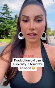 Jennifer Manis's Instagram, Twitter & Facebook