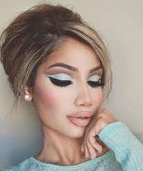 Universo Da Maquiagem On Instagram Loving This 60 S Makeup Look By Makeupbyalinna Makeupbyalinna Makeupbyalinna Blue Eye Makeup Retro Makeup 60s Makeup
