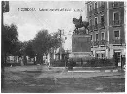 Check spelling or type a new query. Estatua Del Gran Capitan En El Cruce De Avda Gran Capitan Y Ronda Tejares Fotos De Cordoba Cordoba Espana Cordoba