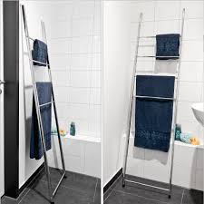 12 Astuces Pour Faire Face A Une Petite Salle De Bain Petite Salle De Bain Salle De Bain Petite Salle
