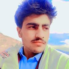 Talha Khan class 5th Received his award from Principal Muhammad Shahid👇