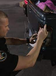 Officer goes beyond duty to help driver with busted tail light in Little  Rock