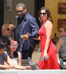 Jordan peele and chelsea peretti arrive at the 2016 creative arts emmy awards in los angeles, california, on september 11, 2016. Jordan Peele And Chelsea Peretti Finally Enjoy Italian Honeymoon After Passport Snafu Daily Mail Online
