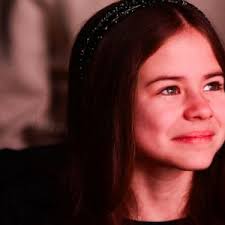 Protagonista de A Caverna Encantada, Mel Summers se emociona na estreia da  novela