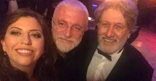 Burhan şeşen eşi hakkında bilmek istediklerinizi sayfamız içerisinde bulabilirsiniz. Burhan Sesen Ile Gizem Duman Evlendi Magazin Haberleri Magazin Haberleri