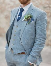 Insieme sceglieremo gratuitamente il tessuto più adatto per il tuo abito su misura, la camicia e gli accessori da abbinare, confronteremo le varie personalizzazioni e troveremo gli. Acquista Abiti Da Uomo Su Misura Smoking Da Sposo Abito Da Sposo Blu Di Lino Abiti Estivi Abiti Blu Da Sposa Giacca Pantaloni Gilet Trajes De Hombre A 93 99