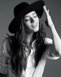 いいね 19 3千件 コメント79件 jessica clementsさん jessmclements のinstagramアカウント remember what sunshine feels like 美人 顔 顔