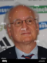 Chelsea Football Club Chairman Bruce Buck takes questions as he introduces  Avram Grant as the club's new manager during a press conference at Stamford  Bridge, London Stock Photo