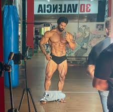 That's the matter of curiosity to everyone as there is no identity disclosed by the bodybuilder about his girlfriend. Sergi Constance S Feet Wikifeet Men