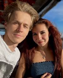 Diana Davis's Instagram, Twitter & Facebook