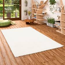 Im modernen wohnstil sind graue oder weiße teppiche mit geometrischen mustern passend. Hochflor Langflor Shaggy Teppiche In Weiss Creme Und Vanille
